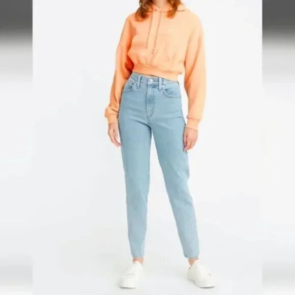 NWT Levi’s High Waisted Mom Jeans in Summer Stray - Picture 2 of 6